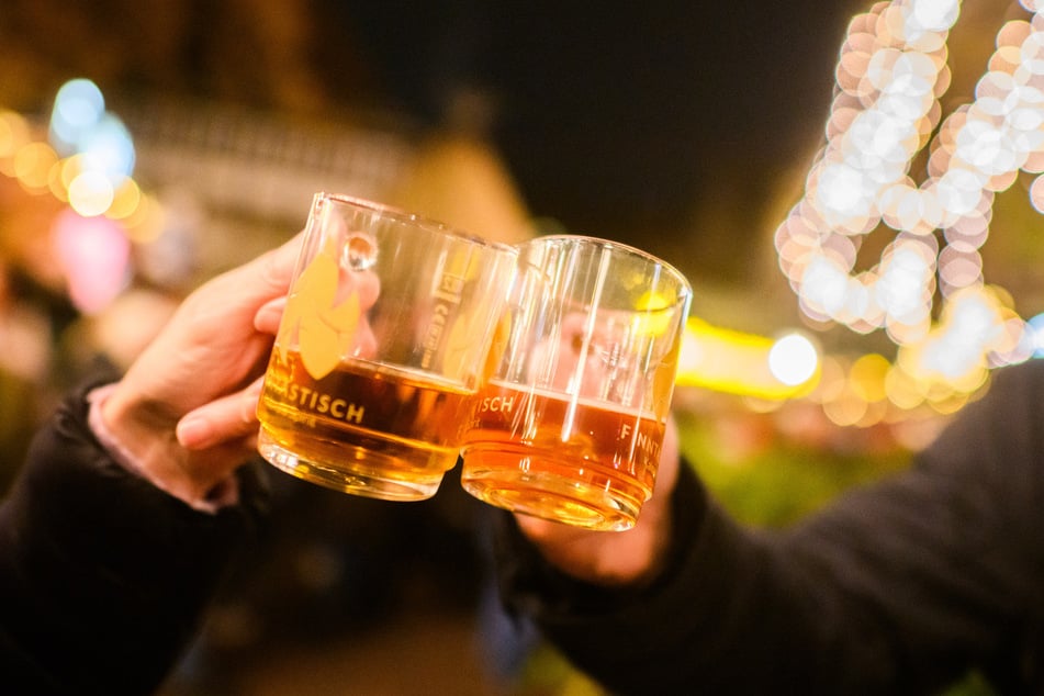 In Diesbar-Seusslitz wird mit allerlei alkoholischen Getränken angestoßen. (Symbolfoto)