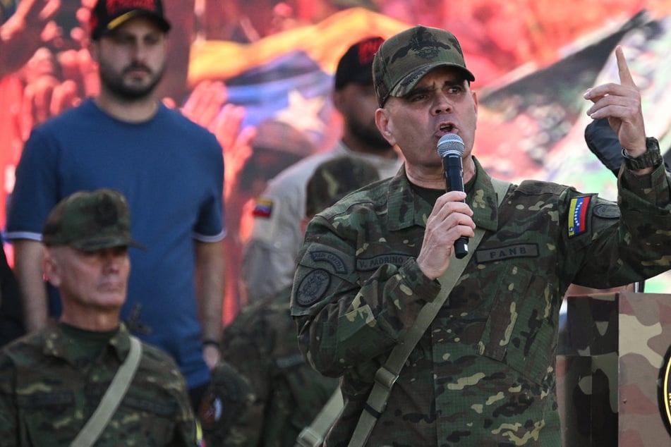 Defense Minister Vladimir Padrino said Thursday that five US fighter jets were detected close to Venezuela's shores.