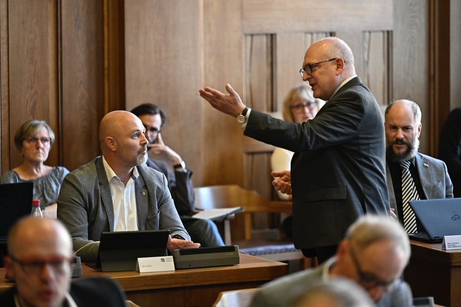 Zum Auftakt des Stadtrats kam es zum Eklat zwischen Stadtrat Nico Köhler (48, l.) und OB Sven Schulze (53, SPD).