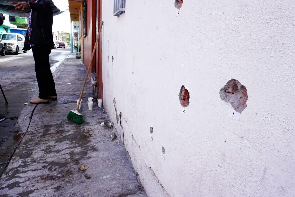 Kleinkind fällt Waffen-Männern zum Opfer: Fete endet in Massaker mit elf Toten