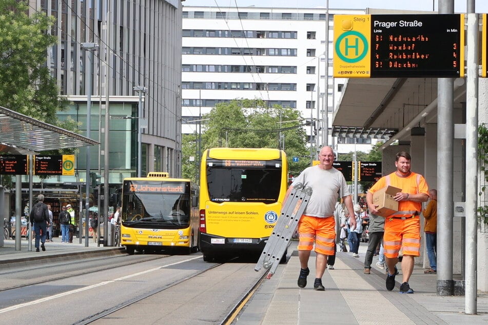 Alle 43 Sekunden hält ein DVB-Fahrzeug an der Haltestelle "Prager Straße".