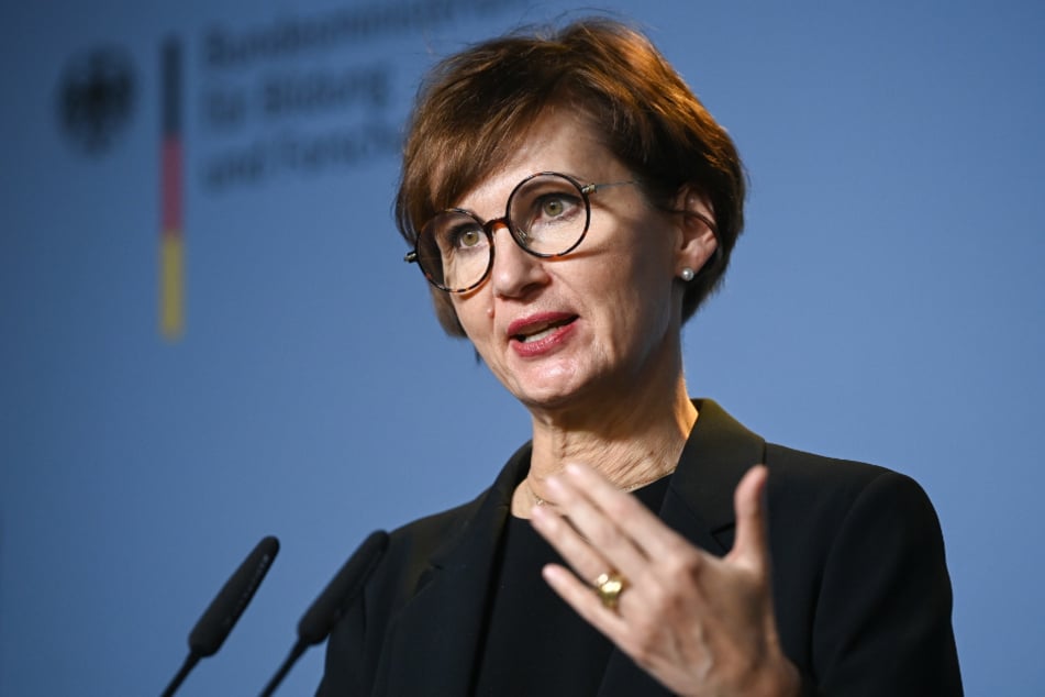 Bundesbildungsministerin Bettina Stark-Watzinger (53, FDP) sprach sich für eine behutsame Lockerung der Corona-Maßnahmen in Schulen aus.