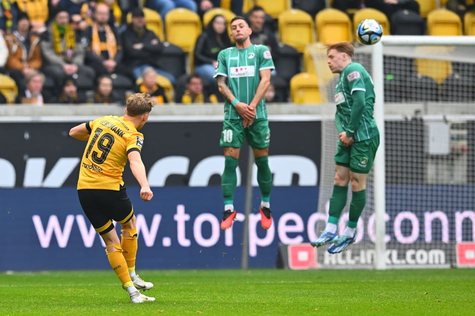 Das letzte direkte Freistoßtor: Luca Herrmann (25, l.) traf am 10. Februar beim 7:2 gegen Lübeck.