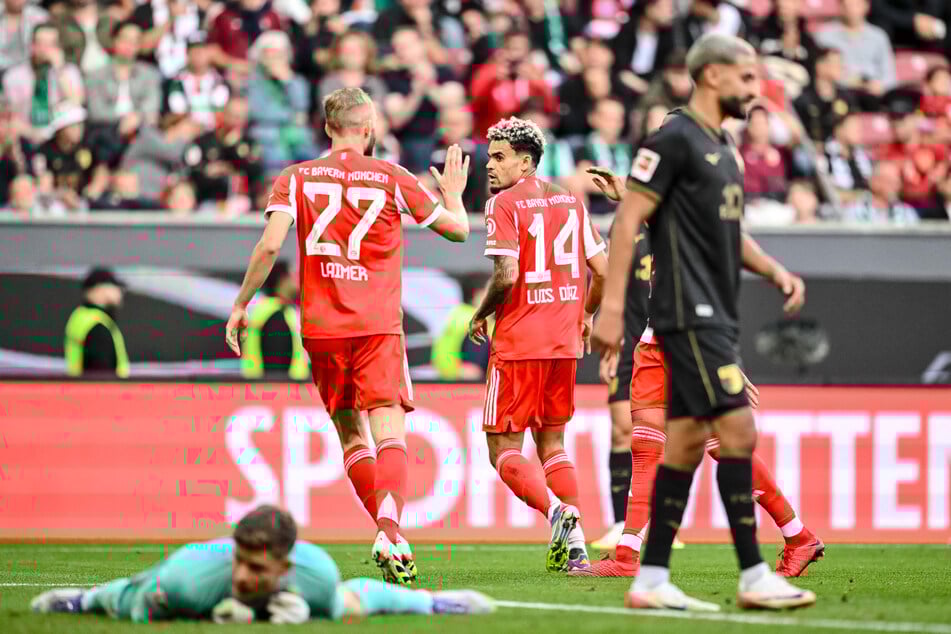 Der für die kommenden WM-Qualifikationsspiele der Nationalmannschaft nominierte Augsburger Torhüter Finn Dahmen musste früh hinter sich greifen.
