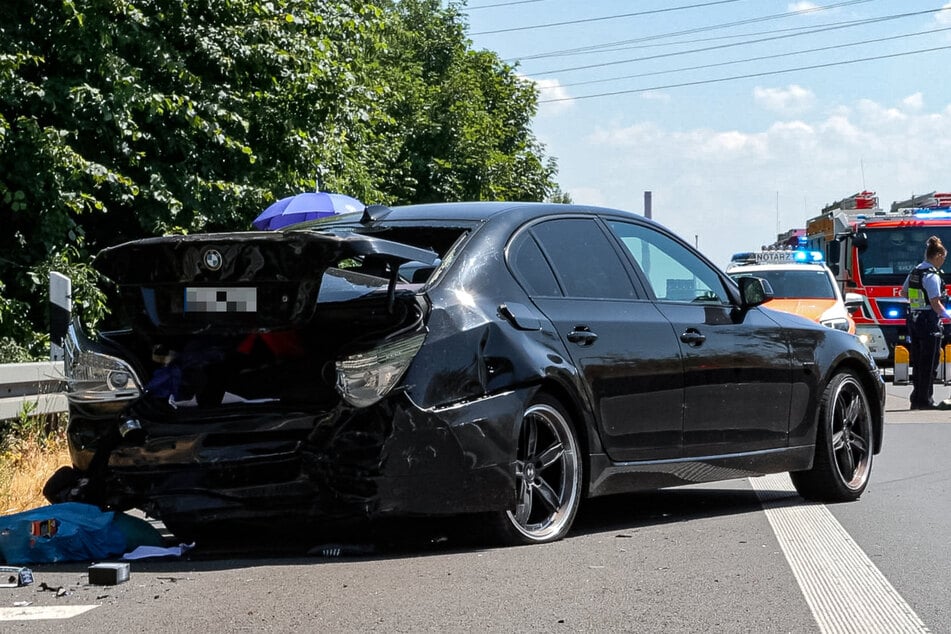 Ein 24-jähriger BMW-Fahrer soll den Unfall auf der A57 verursacht haben.