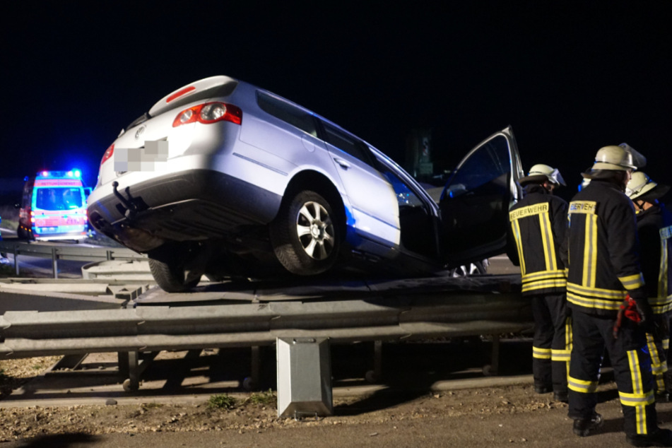Die beiden Insassen des Wagens wurden schwer verletzt.