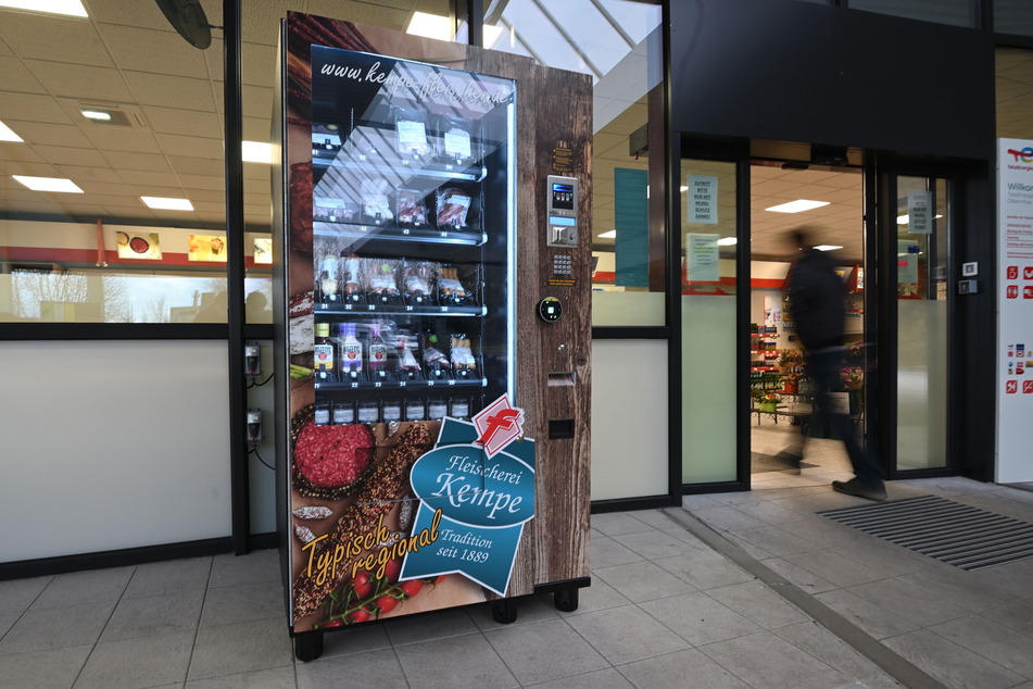 An der Total-Tankstelle in Olbernhau können Kunden ihr Weihnachtsessen per Knopfdruck ordern.