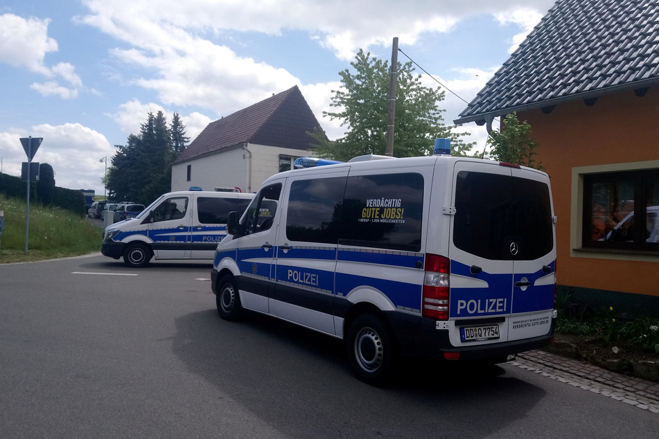 Mitte Mai durchkämmten Einsatzkräfte in Collm (Nordsachsen) das Anwesen von Philipp S. (45).