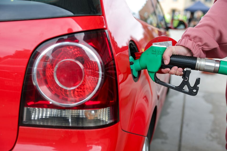 Der Tankrabatt drückt die Steuerlast pro Liter Diesel oder Benzin um knapp 17 Cent.