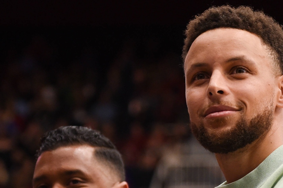 NBA: Steph Curry re-signs for a record payday, while Melo finally joins LeBron in LA