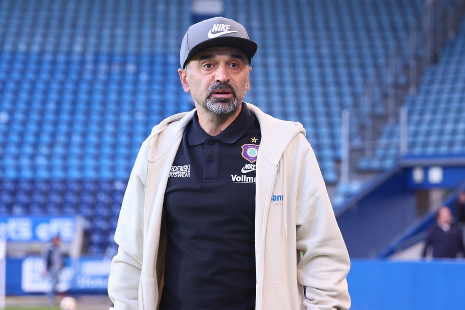 Aue-Coach Khvicha Shubitidze (52).