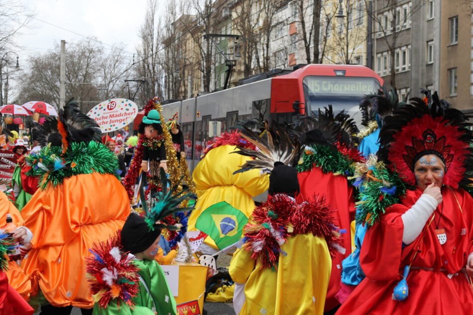 Während der Karnevalstage müssen auch die Kölner Verkehrsbetriebe (KVB) ihren Betrieb anpassen.