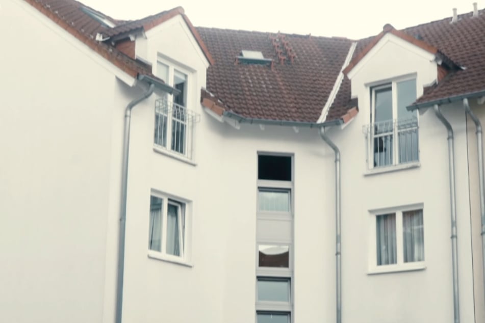 Die ersten zehn Jahre fühlte sich der Leipziger in seiner Maisonette-Wohnung im Osten der Messestadt pudelwohl, bis er eines Nachts merkwürdige Geräusche im Schlafzimmer vernahm.