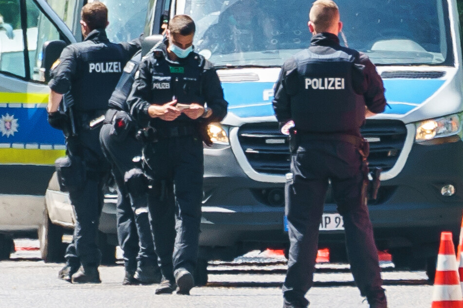 Die Polizei ist am Samstag mit einem Großaufgebot in Kassel vor Ort und will das Versammlungsverbot konsequent durchsetzen.