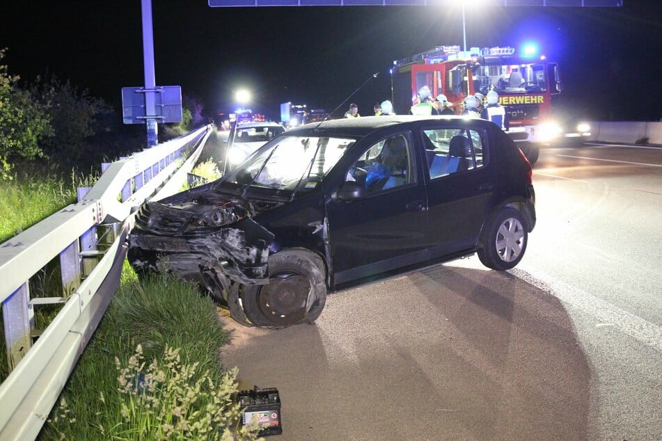 Der Fahrer soll einem Reh ausgewichen sein und dadurch die Kontrolle über sein Auto verloren haben.