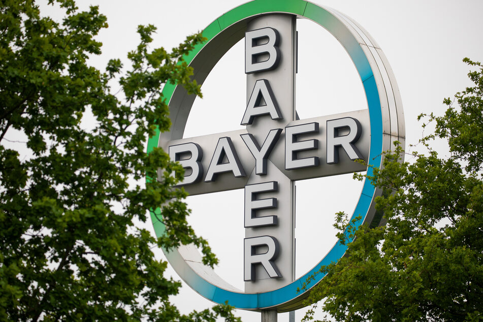 Bayer hat sich in Rechtskonflikten mit US-Klägern wegen angeblicher Krebsrisiken glyphosathaltiger Unkrautvernichter auf einen Vergleich geeinigt.