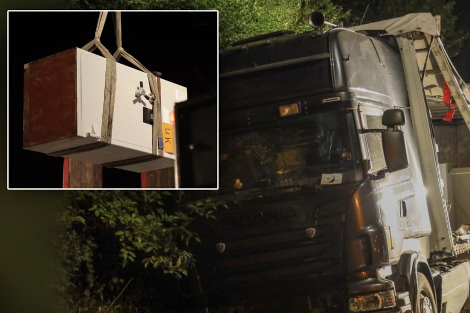 Unfall A4: Unfall auf A4 in Sachsen: Lkw verliert tonnenschwere Tresore