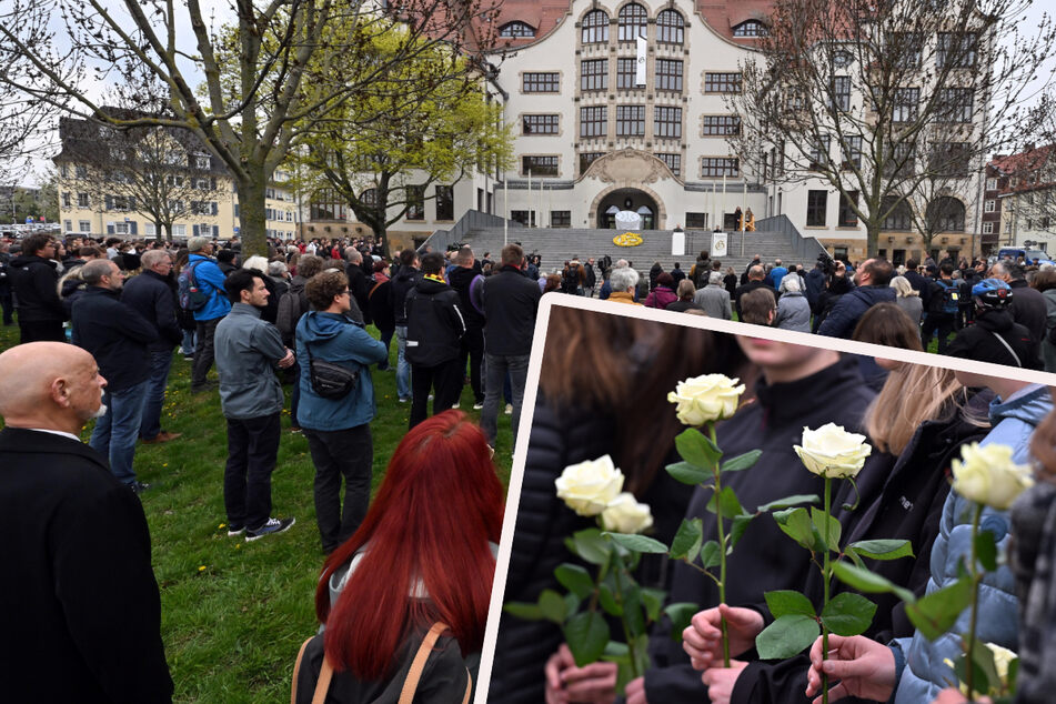 Angehörige, Lehrer und Schüler von damals sowie von heute und Vertreter der Landesregierung gedachten vor dem Gymnasium der Opfer des Amoklaufes.
