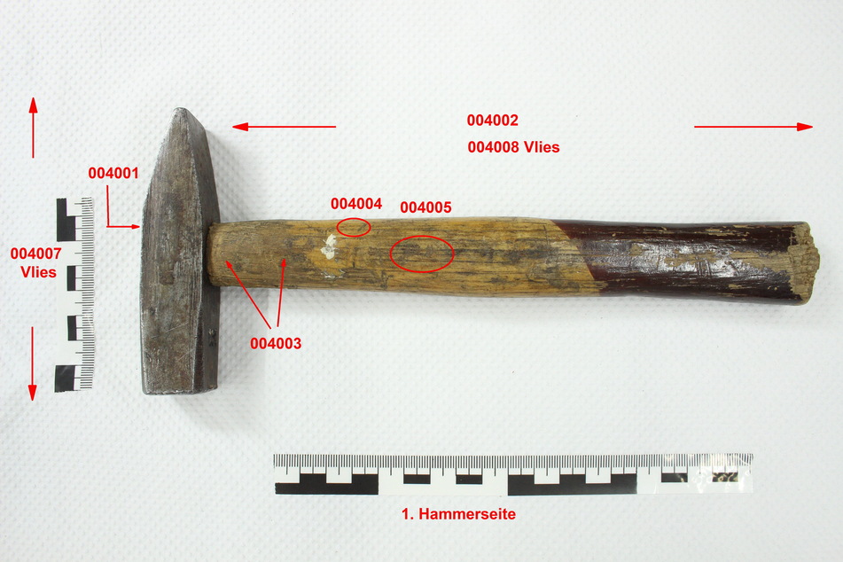 Diesen Hammer benutzte der Täter, um seine Ex-Freundin niederzuschlagen, bevor er auf sie einstach.