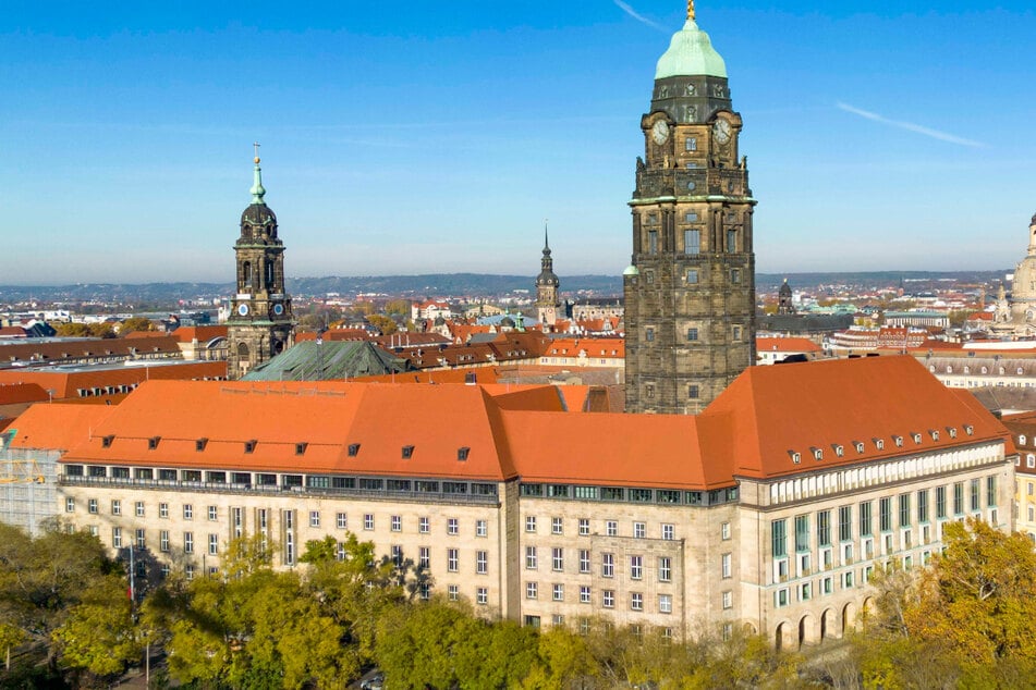 Ist der Zustand des Dresdner Rathauses so desolat wie es in einem offenen Brief beschrieben wird?
