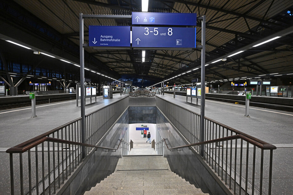 Nach dem tödlichen Rolltreppensturz im Erfurter Hauptbahnhof laufen die Ermittlungen der Kripo. (Archivbild)