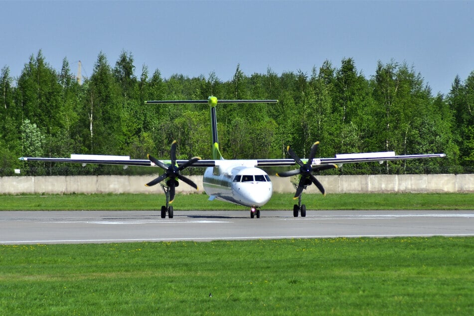 Mit Bombardier Dash-8 Q400 wird künftig von Dresden nach Bozen und zurück geflogen. (Symbolfoto)