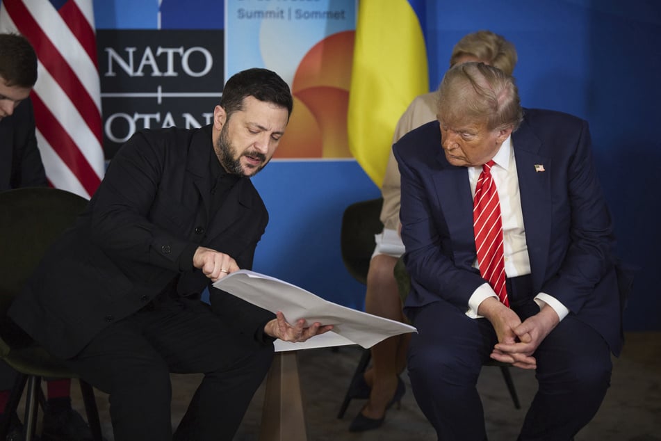 Der ukrainische Präsident Wolodymyr Selenskyj (47, l.) und US-Präsident Donald Trump (79) haben telefoniert.