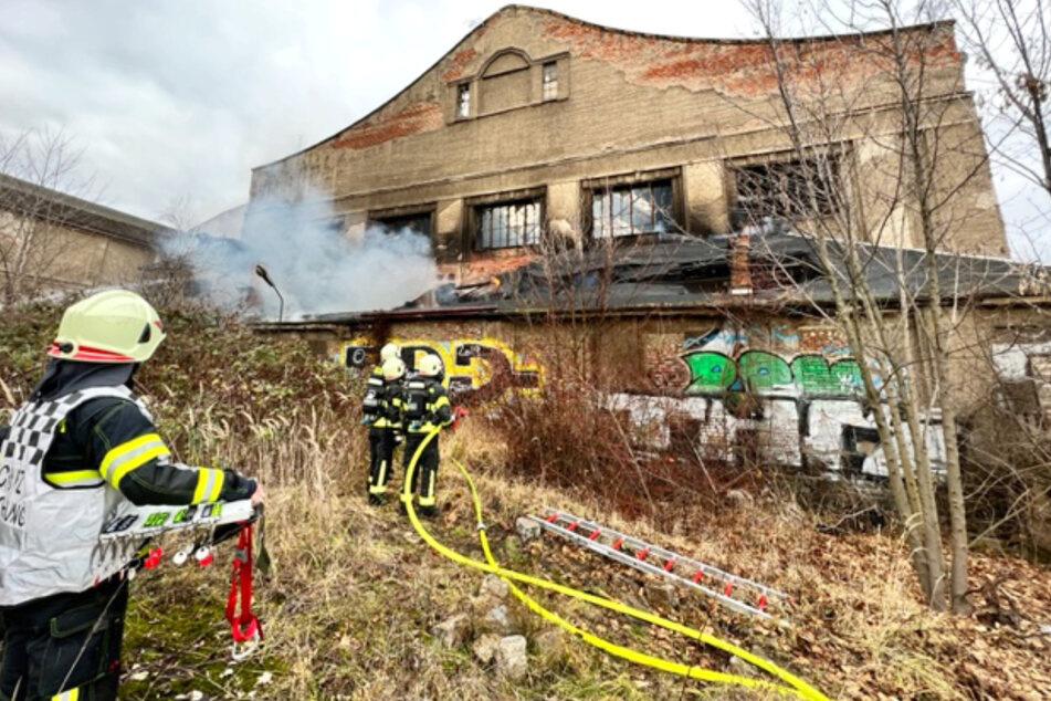 In diesem Industriegebäude in Pirna gab es ein Feuer.