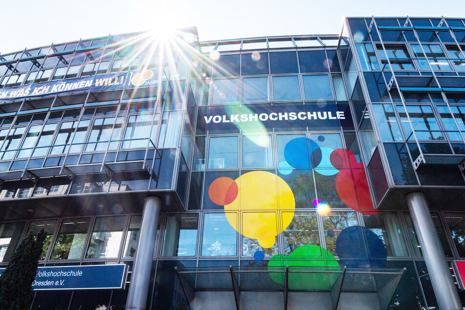 Deutliche Verluste: Sachsens Volkshochschulen in finanzieller Schieflage!