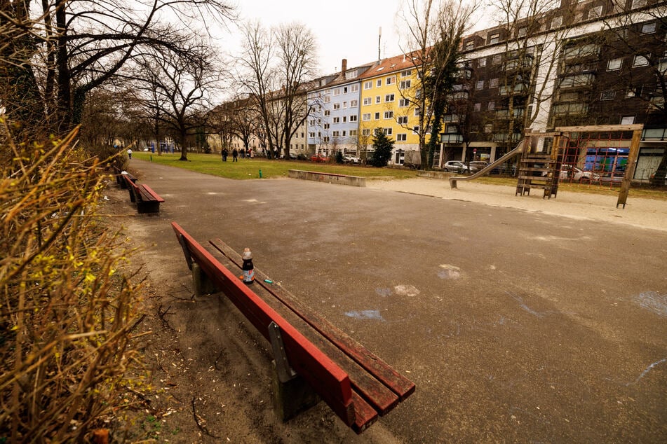 Der Korbinianplatz im Münchner Stadtteil Milbertshofen: Hier stach der 16-Jährige tödlich zu.