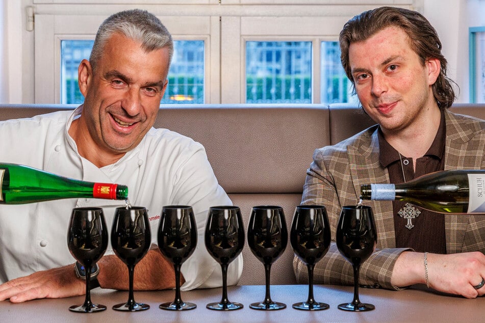 Dresden: Das Auge trinkt nicht immer mit: Blindverkostung! Hier kommt der Wein in schwarzen Gläsern