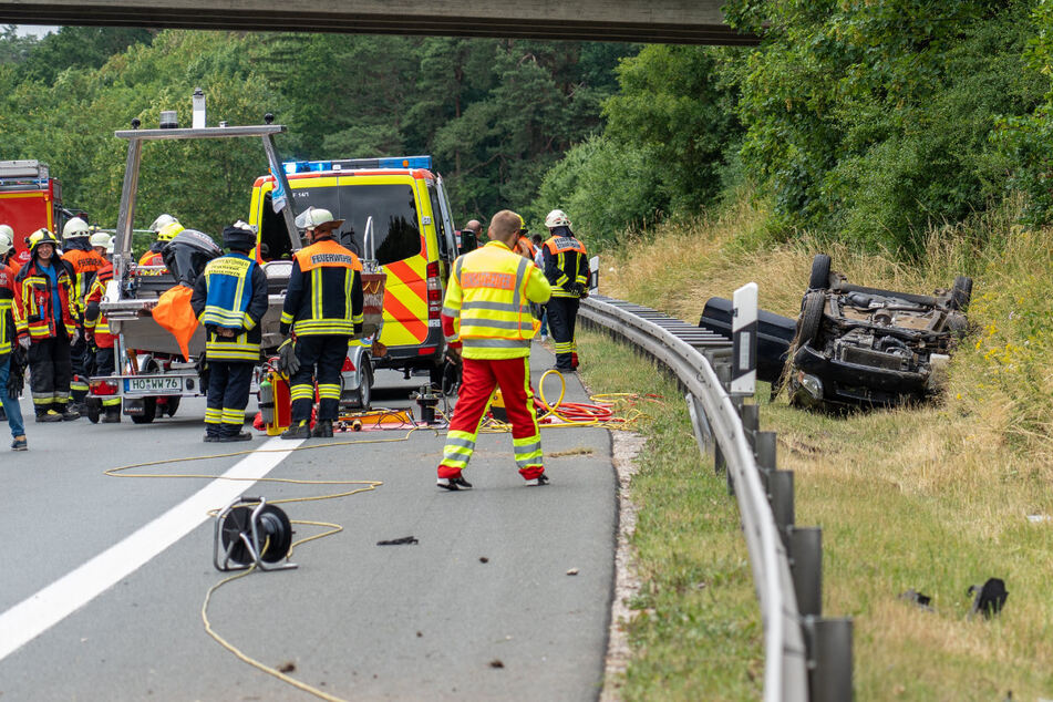 Bei dem schweren Unfall auf der A70 ist die 70 Jahre alte Beifahrerin tödlich verletzt worden.