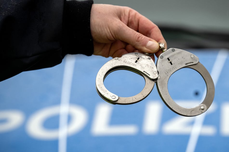 Messerattacke auf Mädchen: Polizei nimmt mutmaßlichen Sexualstraftäter fest