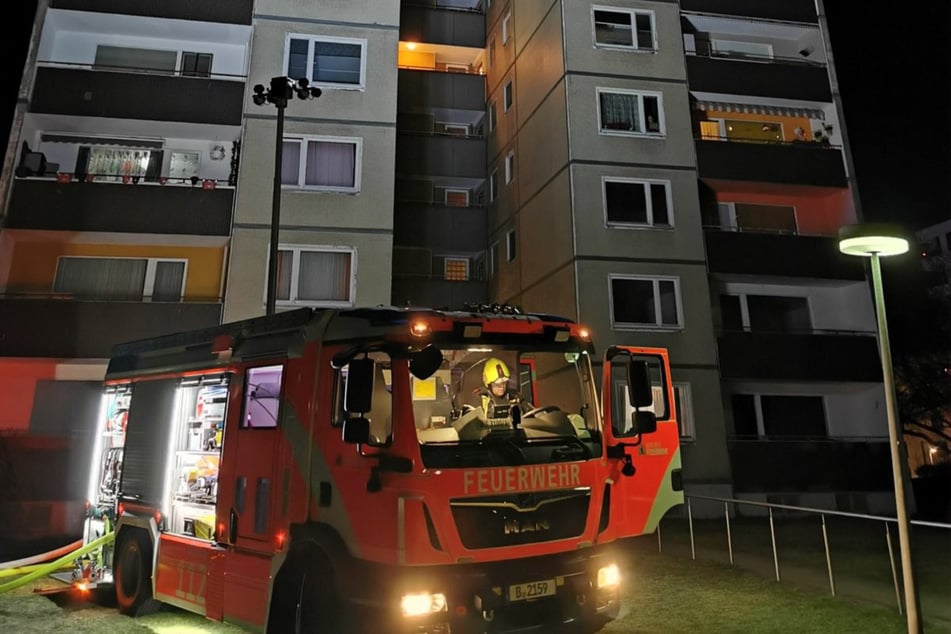 Berlin: Wohnungsbrand in Berlin-Spandau: Feuerwehr entdeckt tote Frau