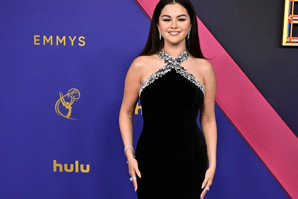 Selena Gomez has sparked engagement rumors after flashing a diamond ring at the Emmys.