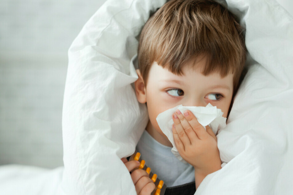 Ab Donnerstag dürfen Kinder mit Schnupfen auch ohne negatives Testergebnis in die KiTa. (Symbolbild)