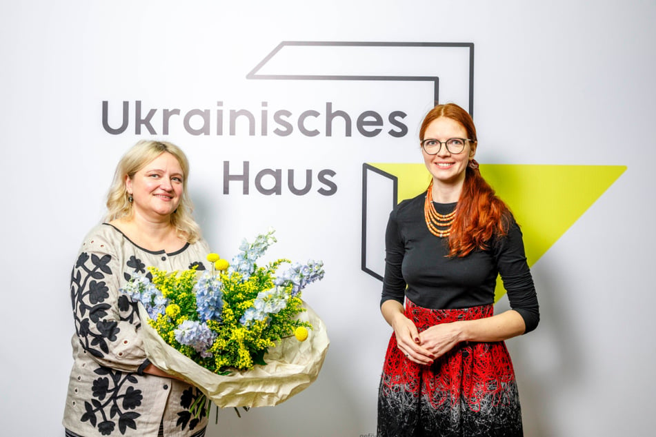 Tetiana Ivanchenko (35) und Natalija Bock (47, l.) zur Eröffnung des Ukrainischen Hauses.