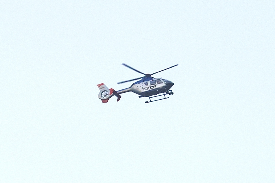 Ein Hubschrauber suchte am Ostersonntag in der Sächsischen Schweiz nach dem Fünfjährigen.