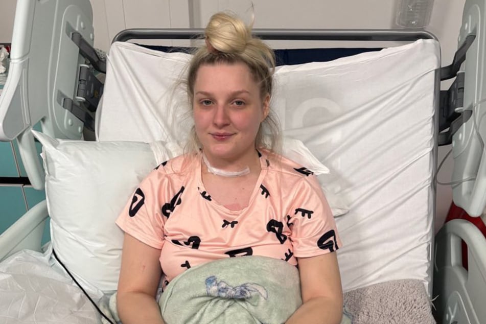 Bethany Dodwell (25) hielt die Beule an ihrem Hals zunächst für einen Adamsapfel - doch tatsächlich handelte es sich um Schilddrüsenkrebs.