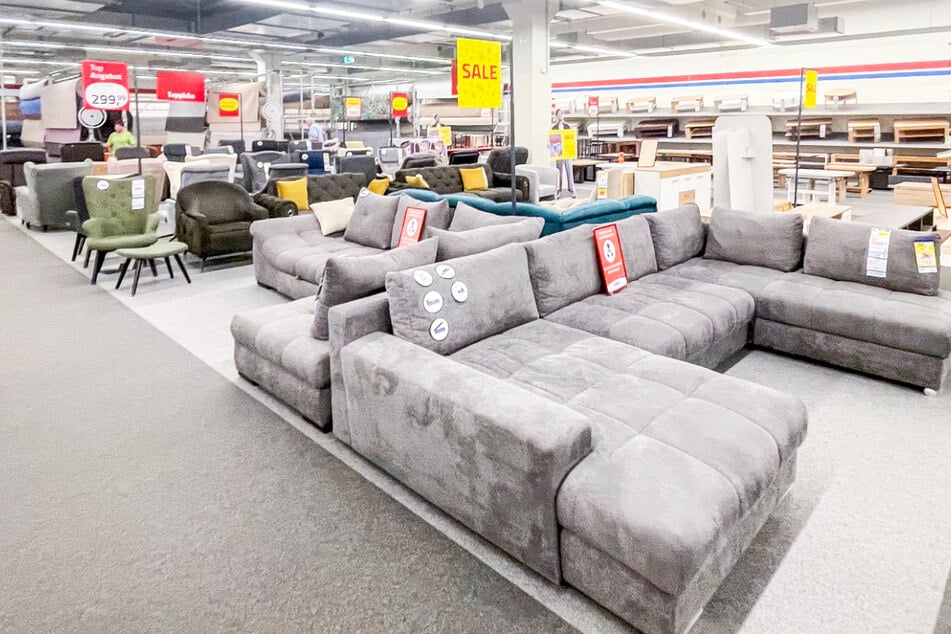 Tolle Chance bei ROLLER: Riesiger Möbel-Abverkauf am Montag (26.1.)