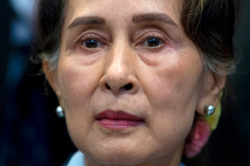 Die entmachtete Regierungschefin Aung San Suu Kyi (77) hat eine weitere Haftstrafe erhalten.