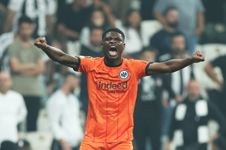 Eric Junior Dina Ebimbe (25) teilte in einer aktuellen Medienrunde heftig gegen seinen Ex-Klub Eintracht Frankfurt aus.