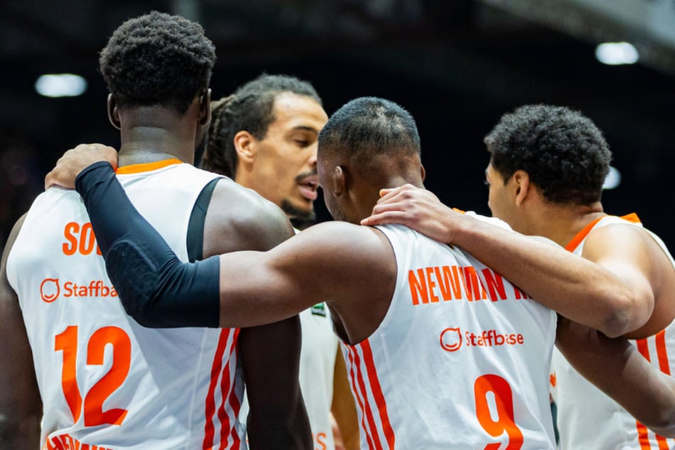 Große Freude bei den Chemnitzern: Am Dienstagabend siegen sie gegen den Titelanwärter Besiktas Istanbul.