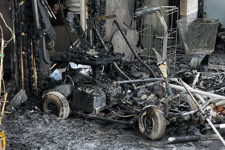 Köln: Wohnung nach Feuer zerstört, Anwohner berichten von Explosionen