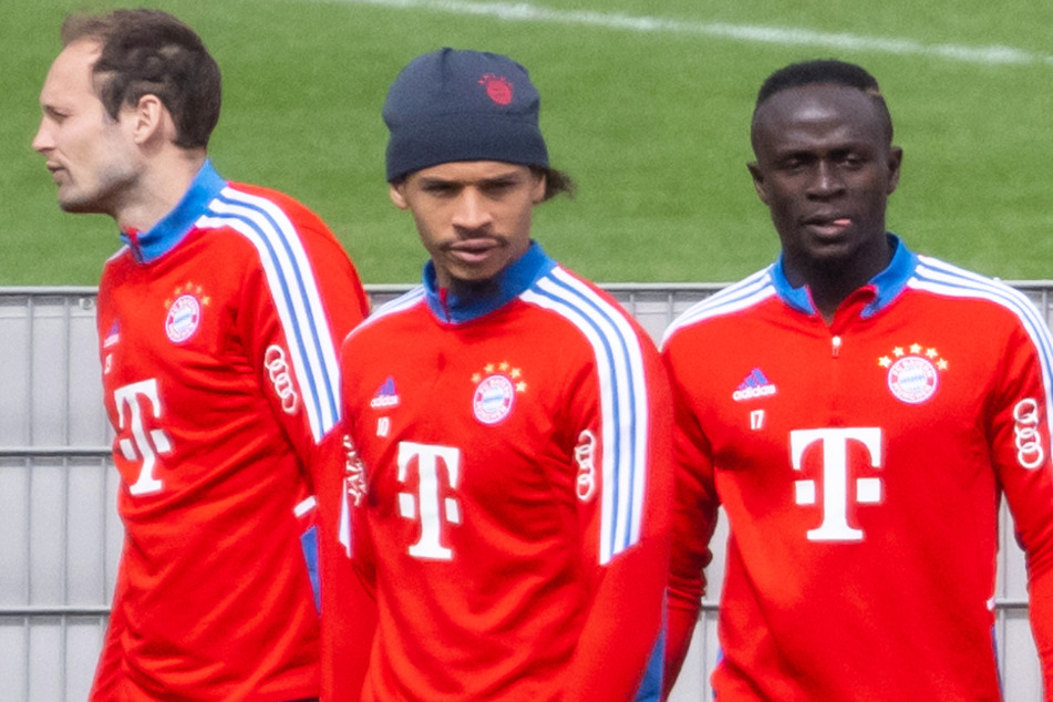 Zwischen Sadio Mané (31, r.) und Leroy Sané (27, M.) vom FC Bayern München gibt es offenbar erhebliche Probleme.