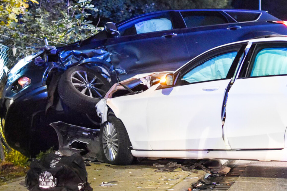 Bei dem Crash in Bensheim entstand erheblicher Sachschaden, der Unfallverursacher hatte offenbar betrunken am Steuer gesessen.