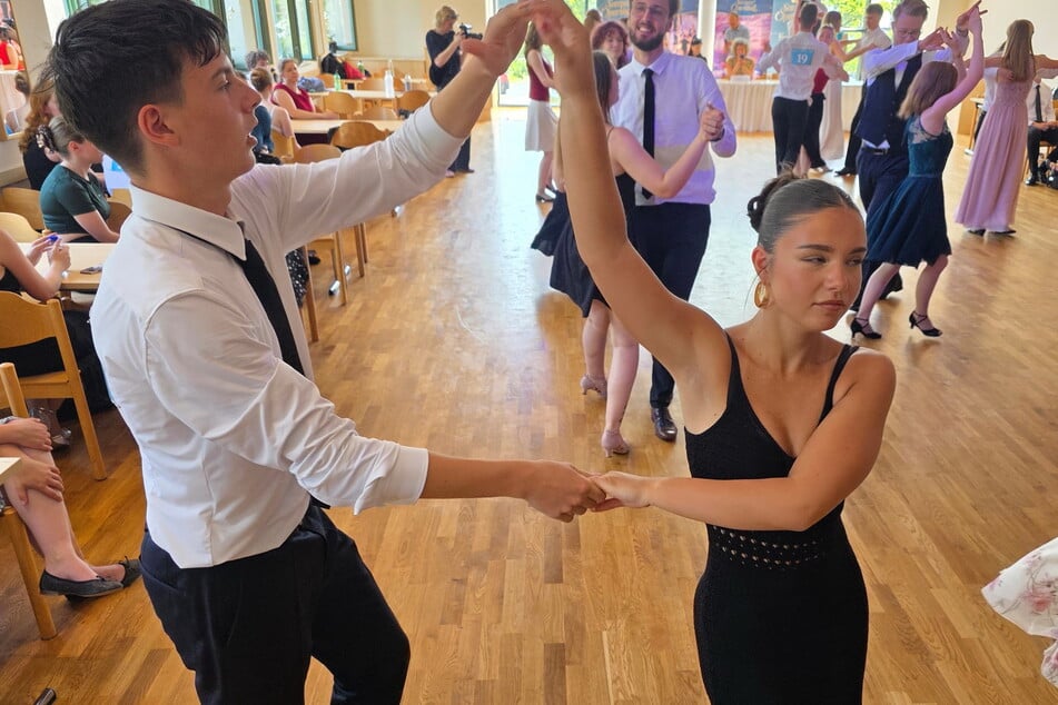 Dresden: Bei Rekordhitze im Walzertakt: Schweißtreibendes Casting für den Semperopernball
