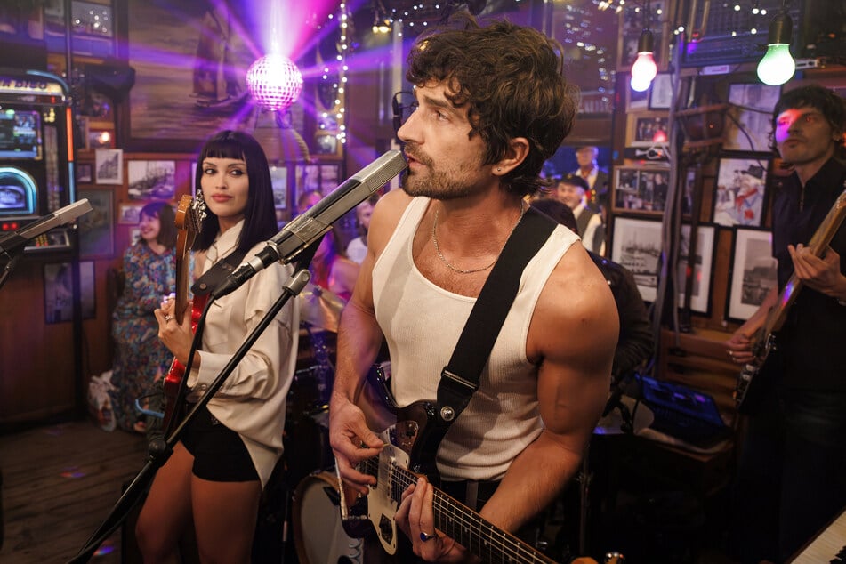 Das australische Indie-Duo Pamela sorgt für die Livemusik an dem Abend.