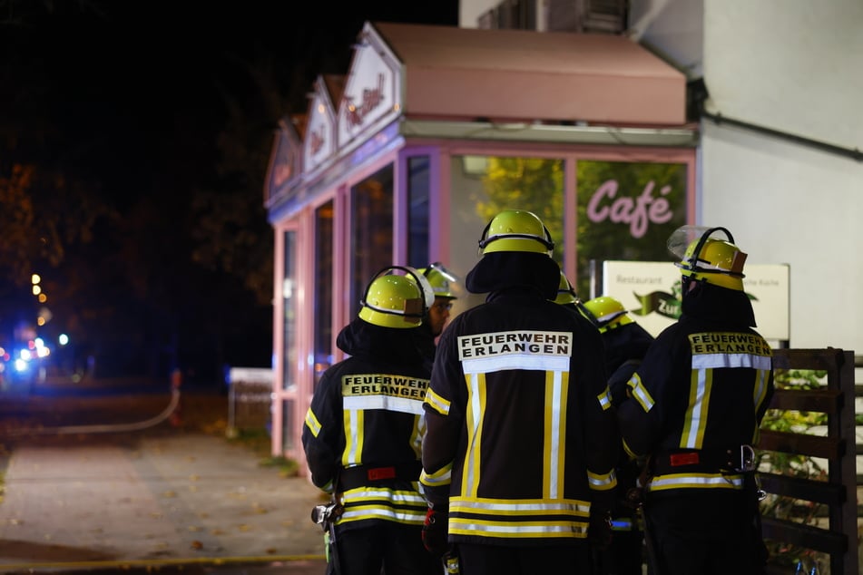 Die Freiwillige Feuerwehr und Berufsfeuerwehr brachten den Brand in Erlangen schnell unter Kontrolle.