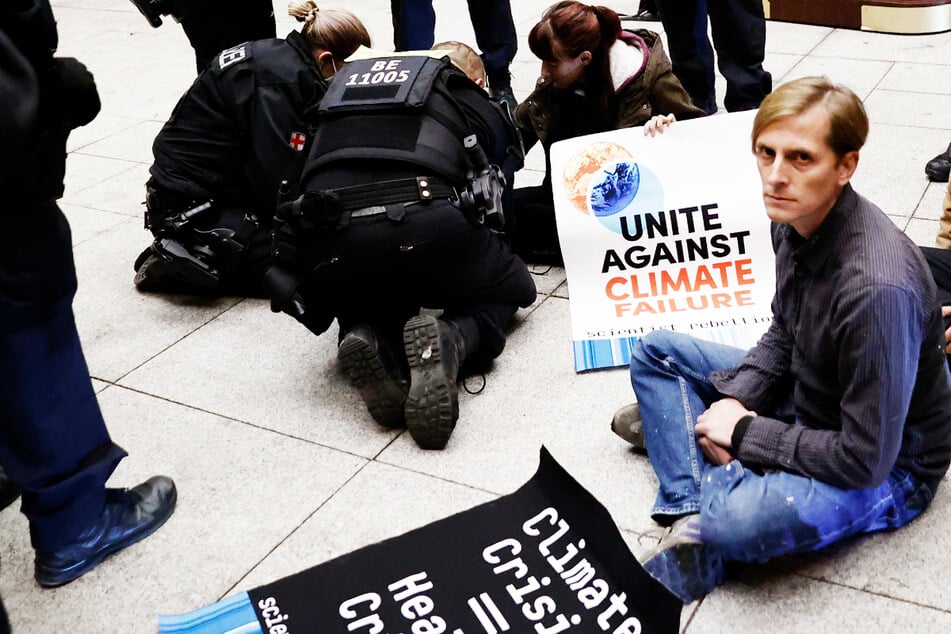 Klima-Kleber stören Welt-Gesundheitsgipfel: Kanzler Scholz mit eindeutiger Botschaft